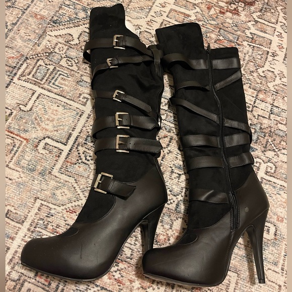 SPIRIT Black Buckle & Strap Dress Up High Heel Boots Zipper Size L 9/10 - Picture 3 of 6